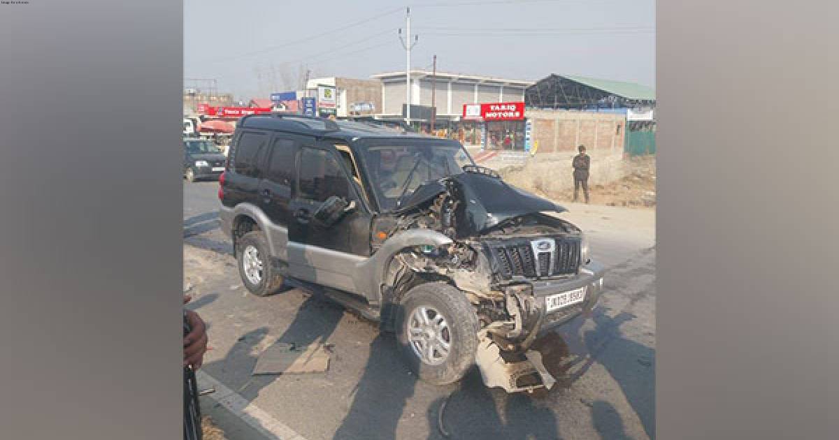 J-K: Mehbooba Mufti's car damaged in road accident, she escapes unhurt
